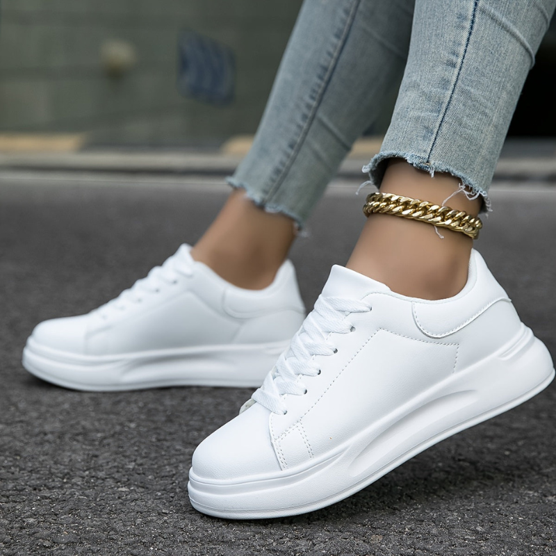 Nivara - Flat non-slip sole sneakers with lace-up closure