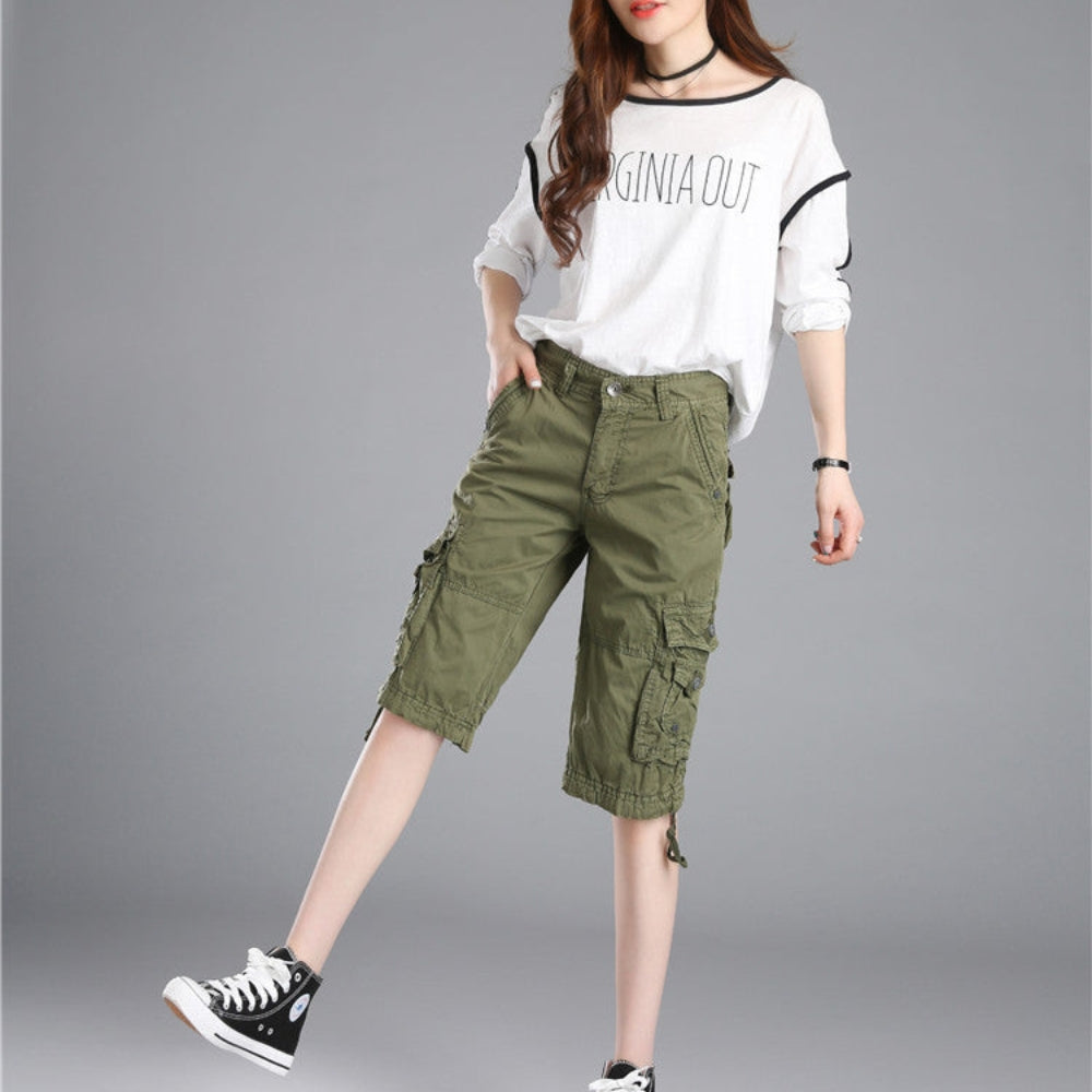 Alayna - Cargo shorts with mid-rise waist, button closure, and functional pockets