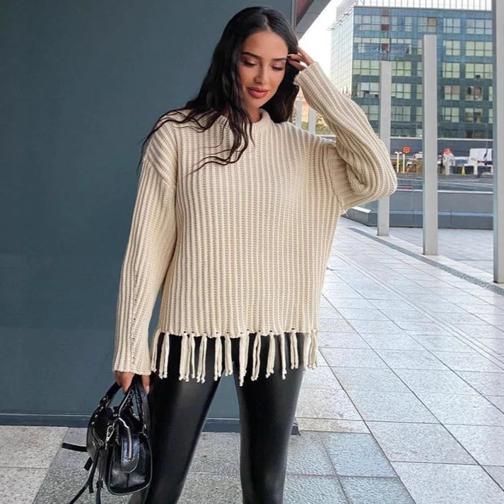 Aven – Round Neck Sweater with Long Sleeve and Fringes Design