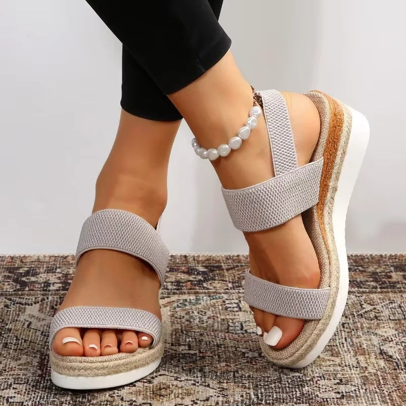 Women’s Chunky Sole Strap Sandals with Open Toe Design