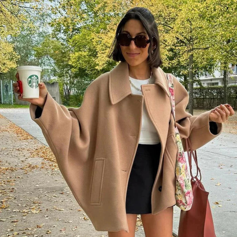 Harper – Cappotto oversize con chiusura a bottoni, colletto e tasche frontali