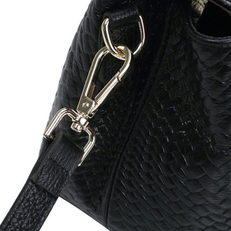 Emma - Trendy woven shoulder bag with long straps