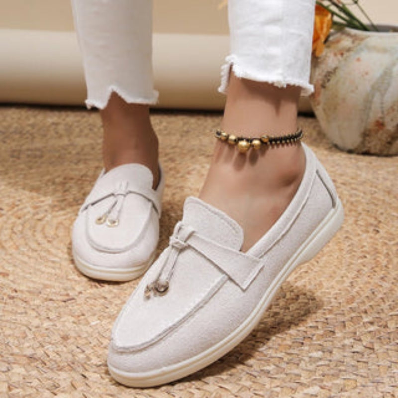 Tasha – Classic casual loafers with rounded front and neat decorative band