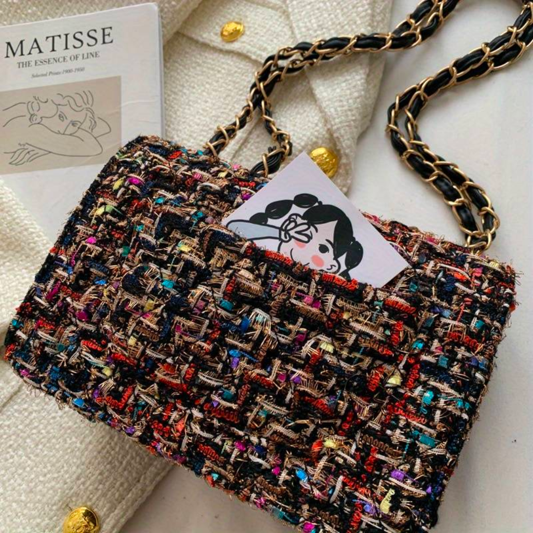 Tricia – Structured shoulder bag with elegant silhouette and timeless charm