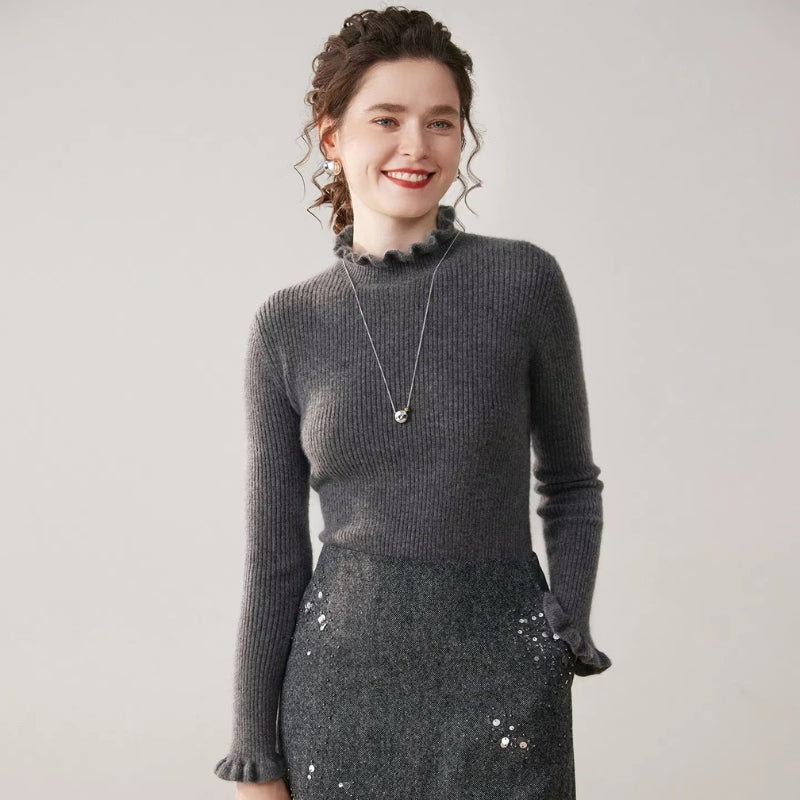 Rosalie - Dopasowany sweter z falbanami na rękawach i wzorem w paski