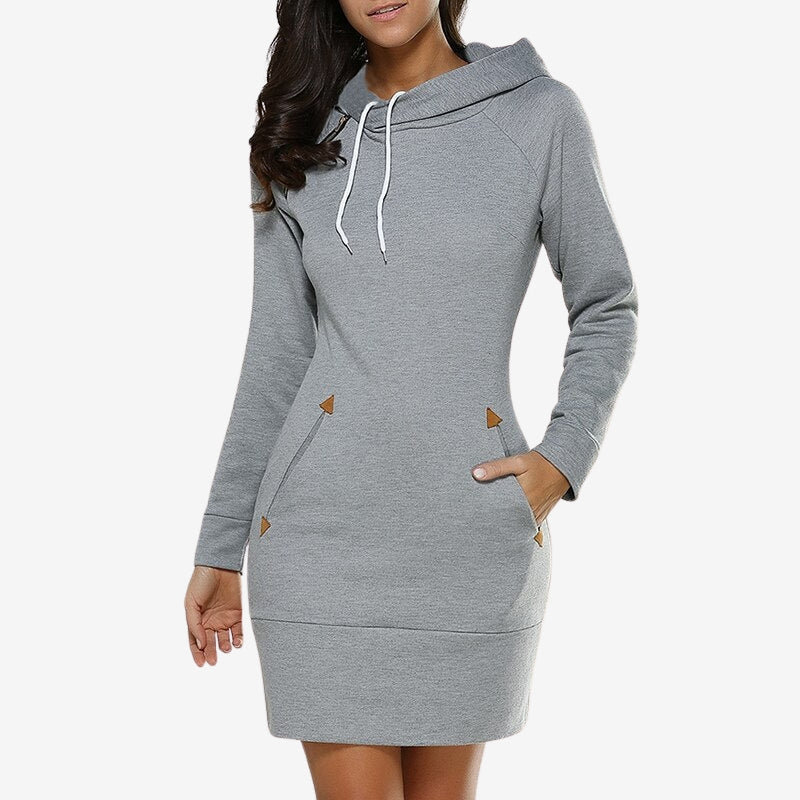 Veerle – Rochie-pulover cu glugă reglabilă și buzunare laterale