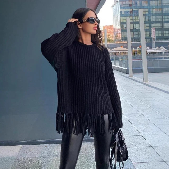 Aven – Round Neck Sweater with Long Sleeve and Fringes Design