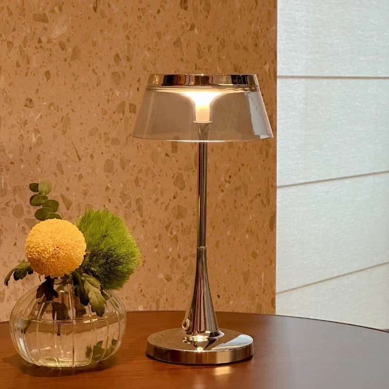 CrystalBase - Candeeiro de mesa com abat-jour em acrílico e base metálica