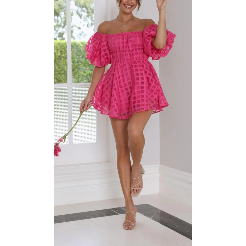 Seraphina – Mini-robe moderne épaules dénudées avec manches bouffantes et jupe évasée
