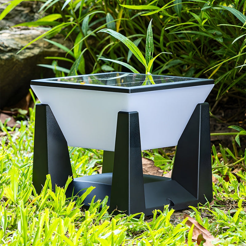 LumeGrid – Lampă clasică de exterior cu celule solare și design geometric