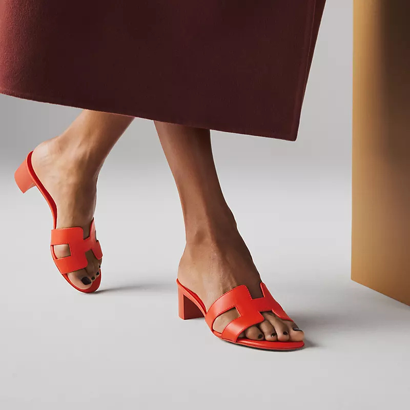 Sandali da donna con tacco quadrato e design slip-on
