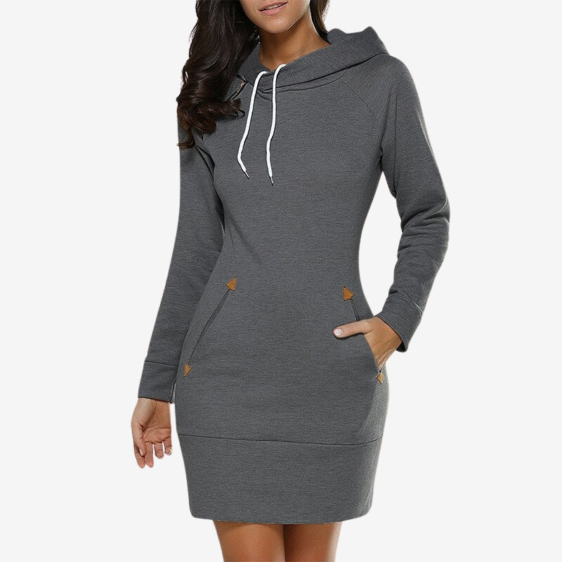 Veerle – Rochie-pulover cu glugă reglabilă și buzunare laterale