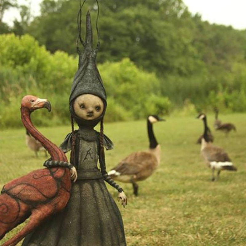 Gotická figurka čarodějnice pro halloweenskou výzdobu