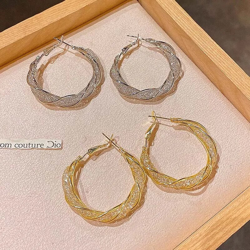 Regalo per la Festa della Mamma | Orecchini a Cerchio con Design Intrecciato