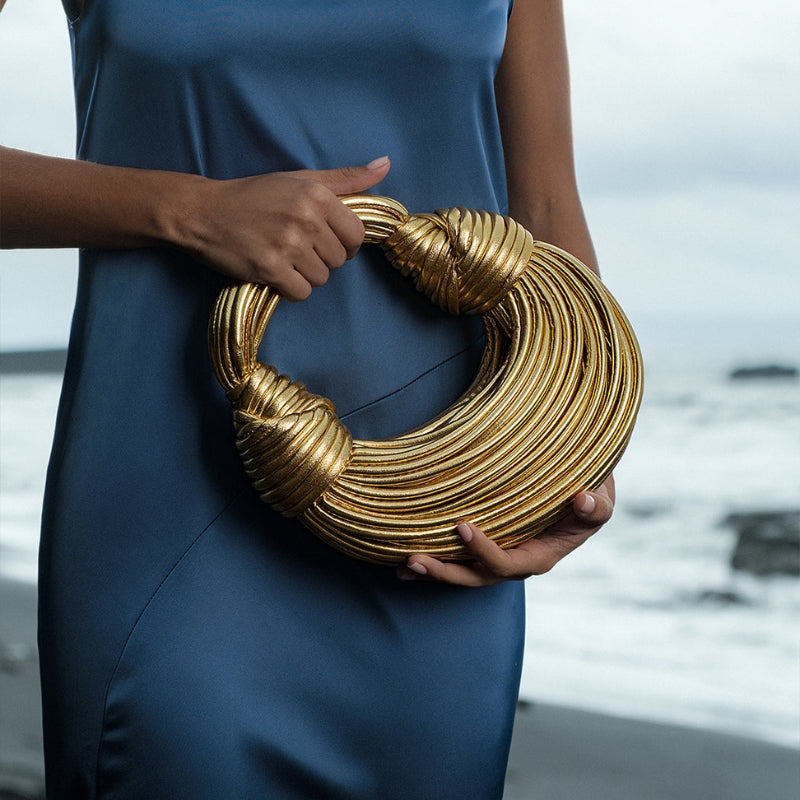 Savannah – Sac à Main Sculpté avec Design Noué et Fermeture Éclair