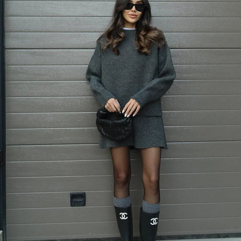 Romy – Two-Piece Set with Crew Neck Sweater and A-Line Skirt