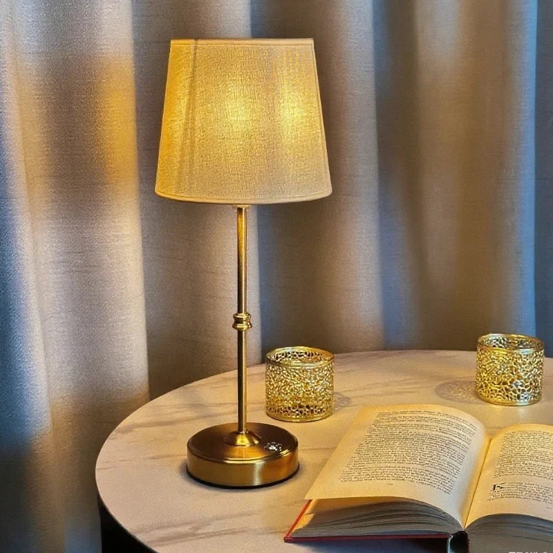 Brushedora - Lampada da tavolo senza fili con base in metallo spazzolato