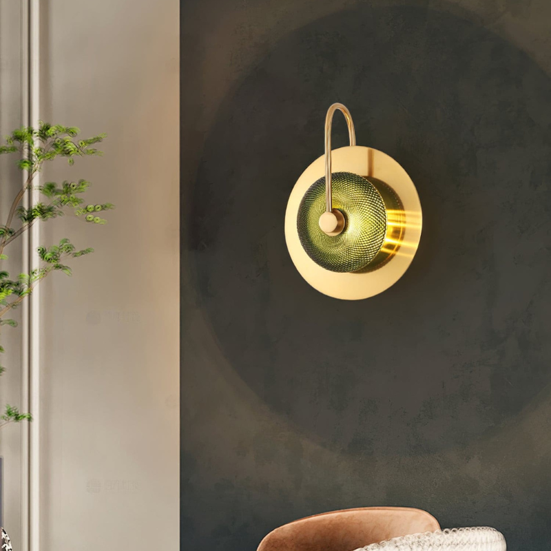 LumiVera – Lampada da parete con finitura dorata e paralume in vetro