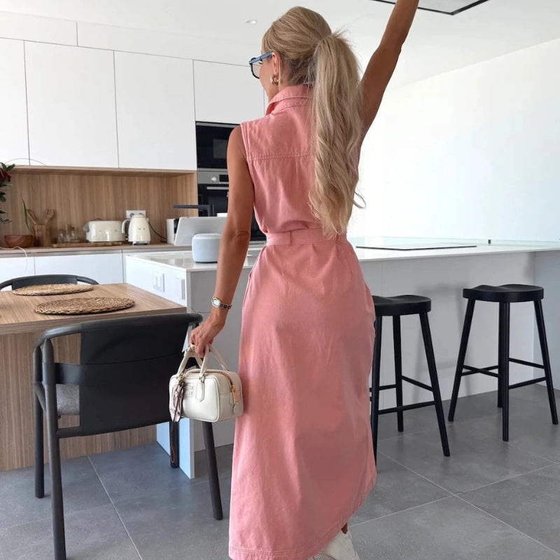 Leah – Rochie lungă fără mâneci, cu închidere cu nasturi și mai multe buzunare
