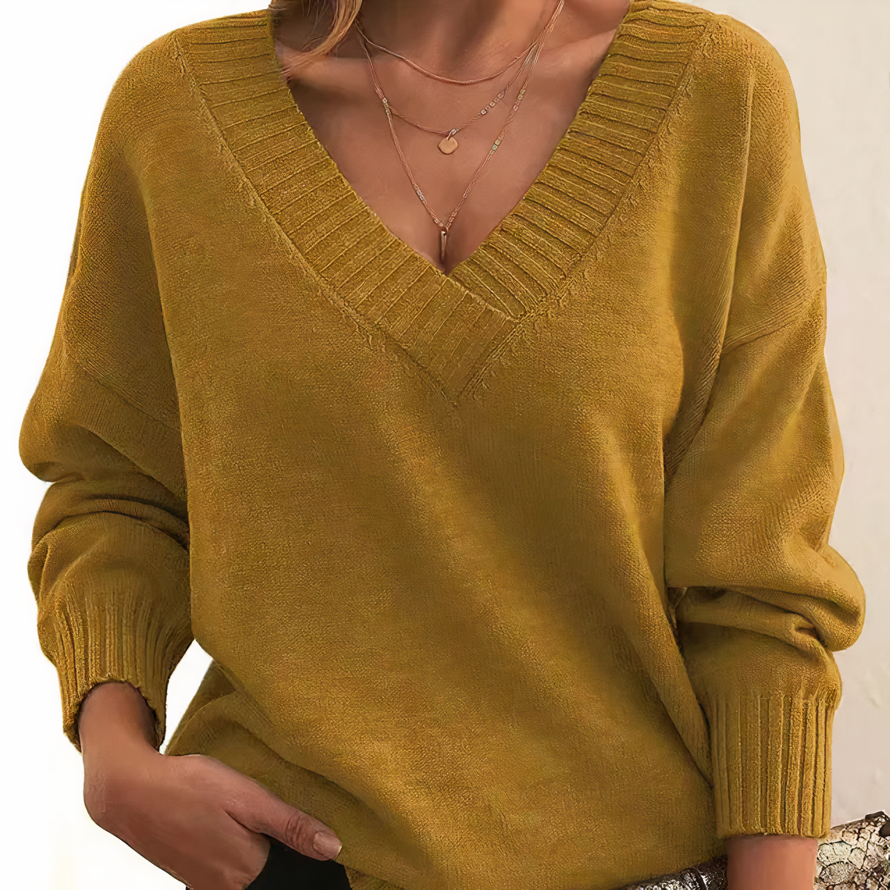 Janne - Cashmere sweater with V-neck for modern comfort and style