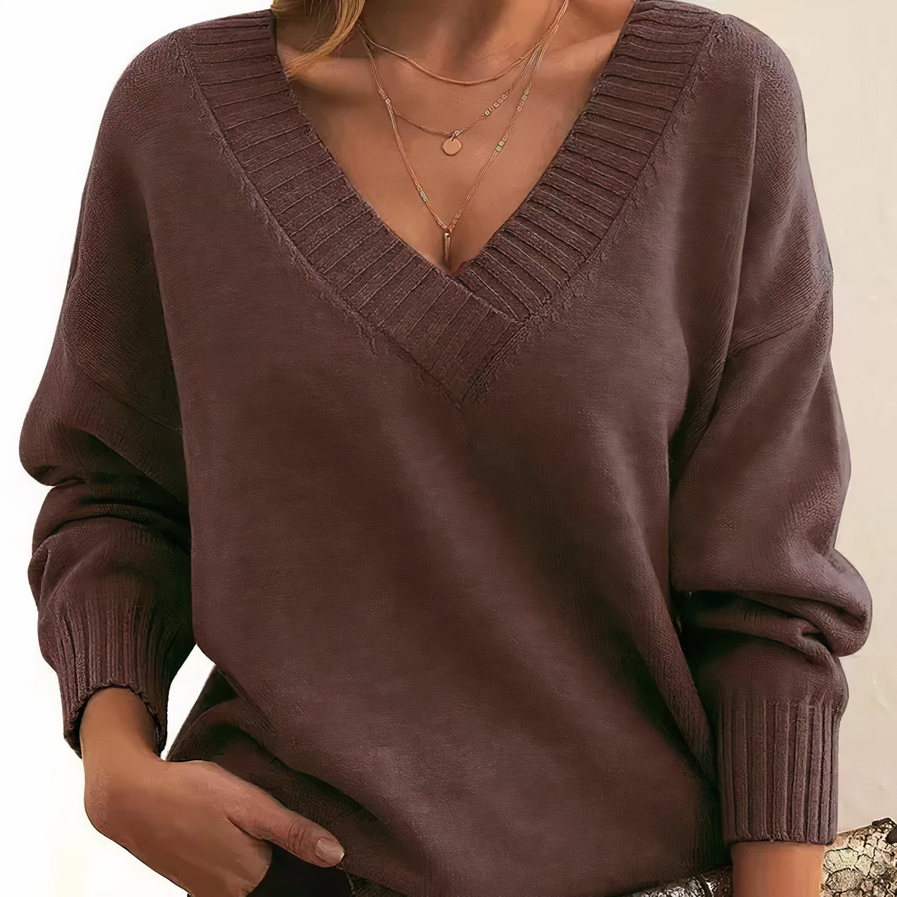 Janne - Cashmere sweater with V-neck for modern comfort and style