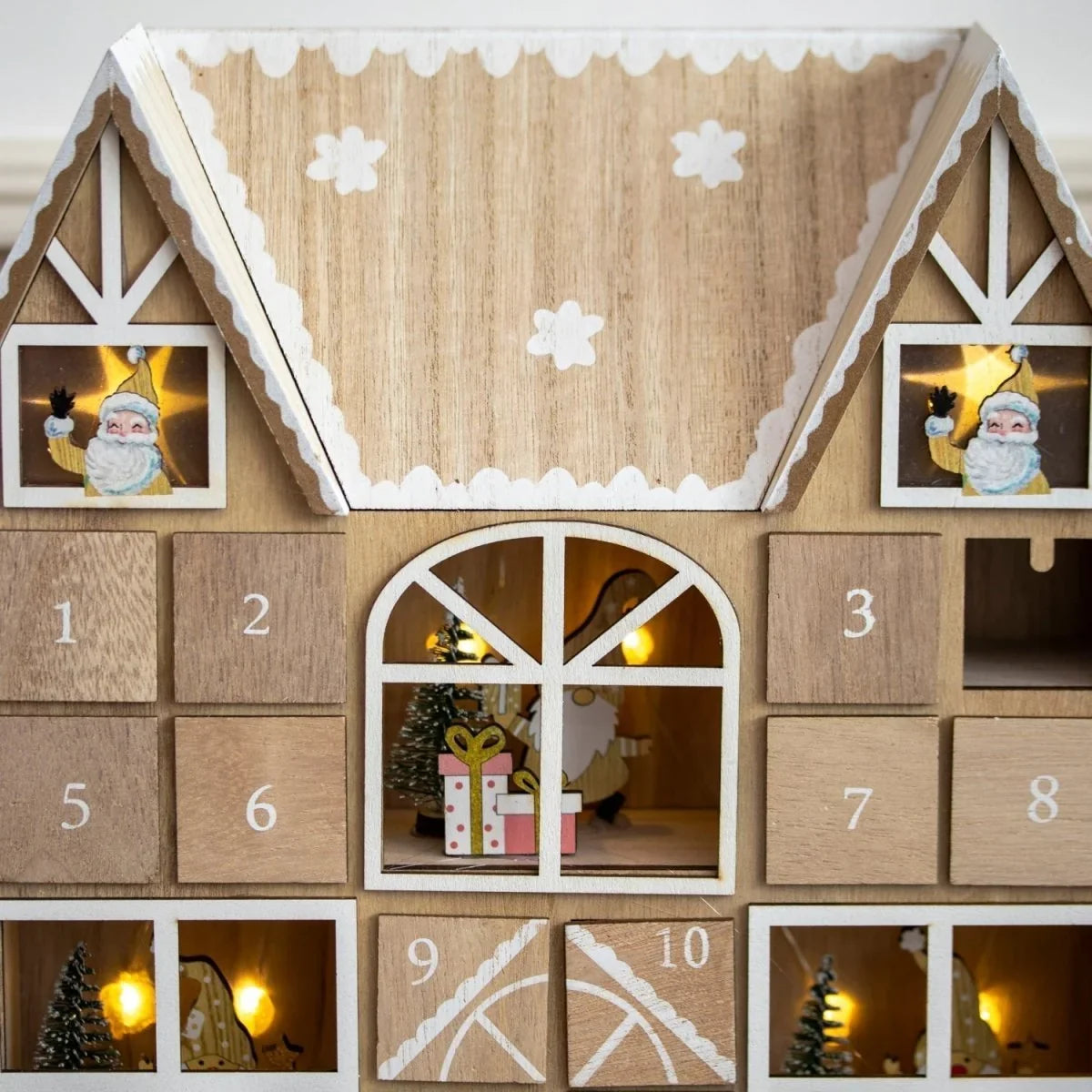 Dřevěný adventní kalendář Woodlume s LED světly