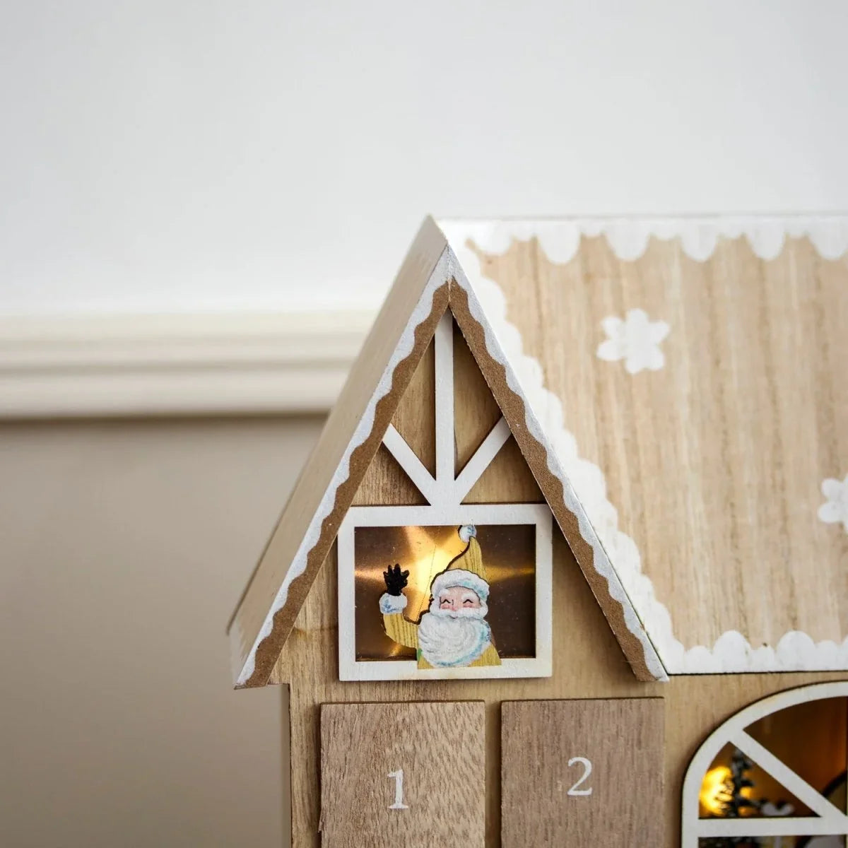 Dřevěný adventní kalendář Woodlume s LED světly