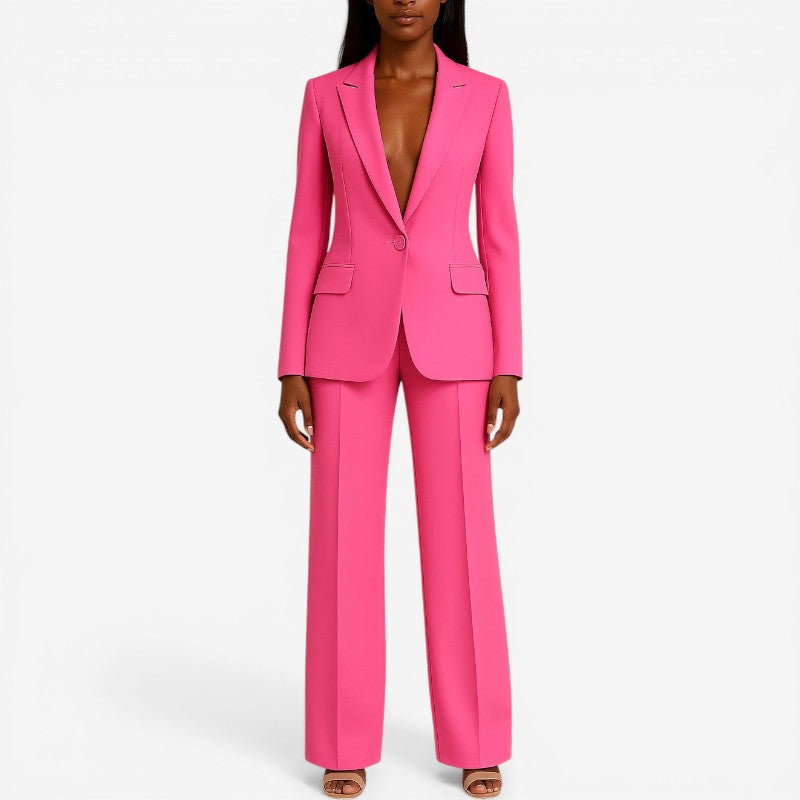 Completo da donna con blazer aderente e pantaloni su misura