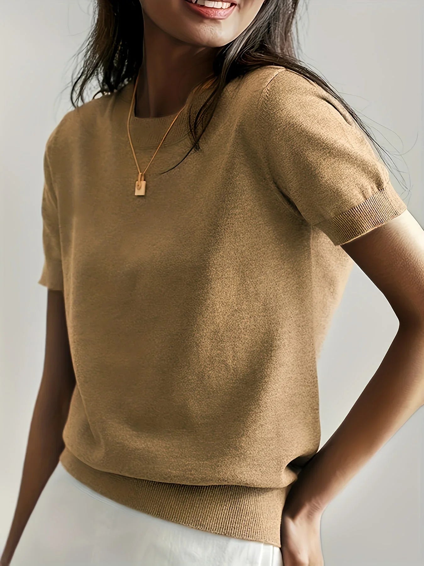 Luvora - Elegante maglione con maniche corte e scollo rotondo
