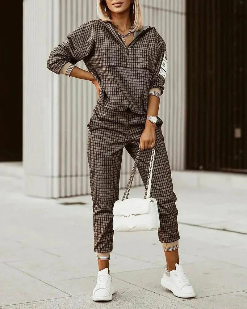 Chloe - Set stilat de hanorac în carouri și pantaloni jogger cu fermoar la gât