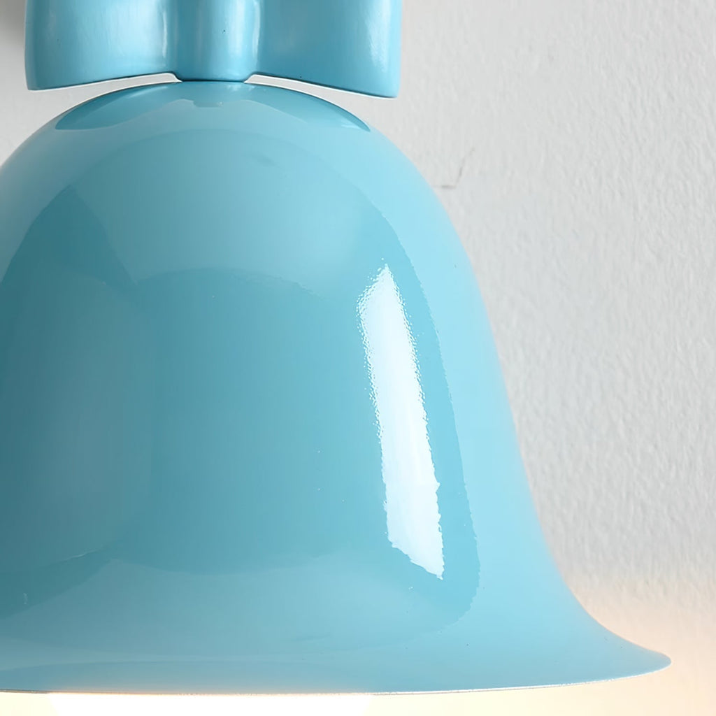 LumiForge – Lampada da parete a forma di campana con struttura metallica e luce LED