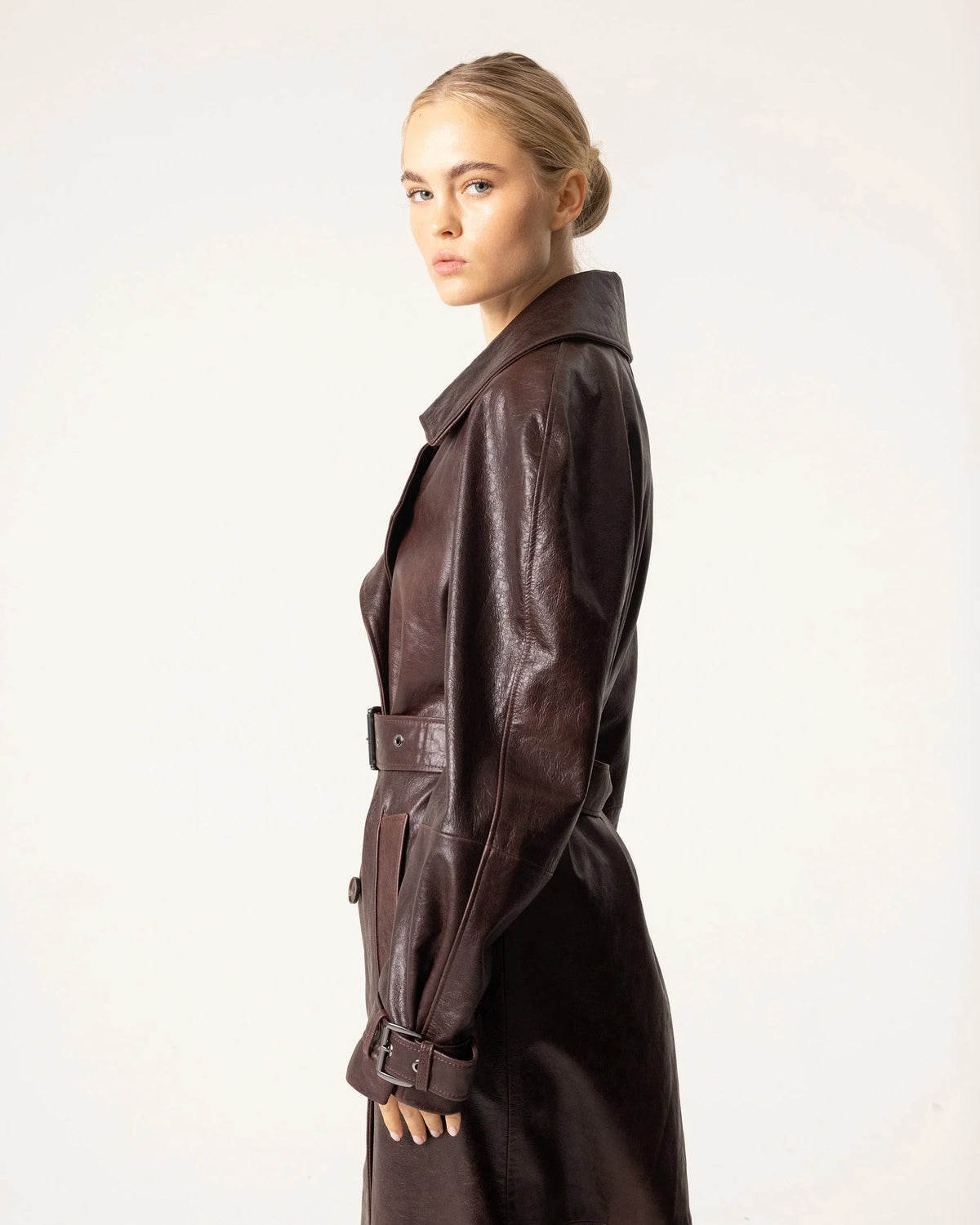 Zelvarra – Trench Coat with Wide Collar and Waist Belt