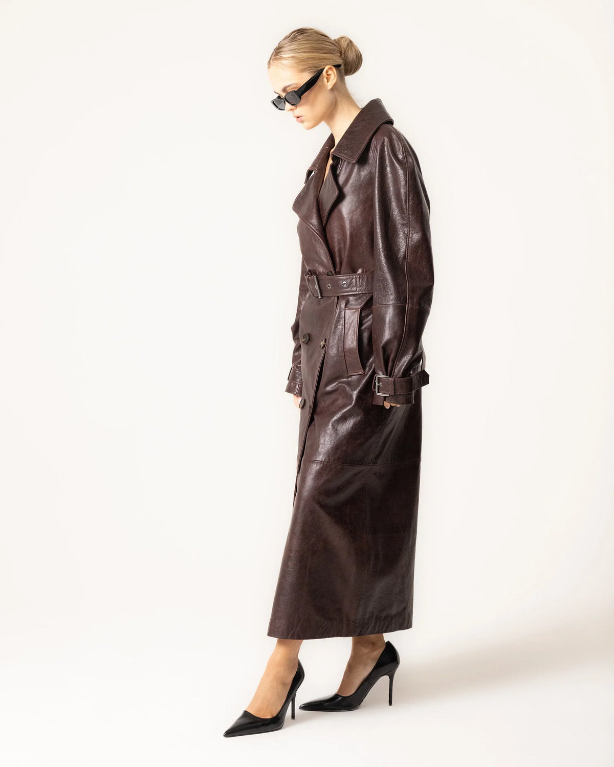 Zelvarra – Trench Coat with Wide Collar and Waist Belt