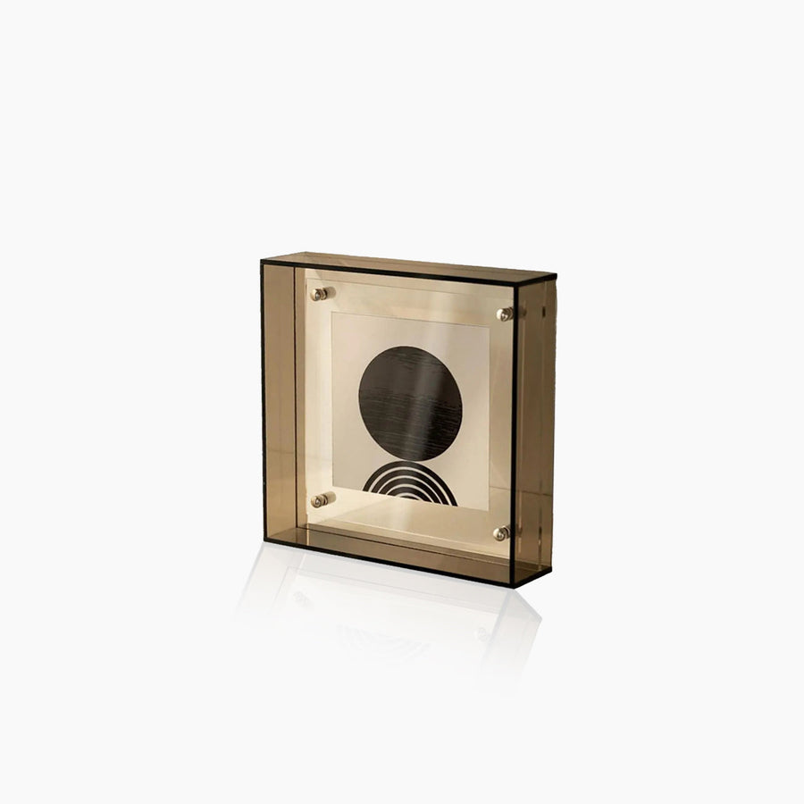 FrameGlow - Classic design frame for family portraits and artwork
