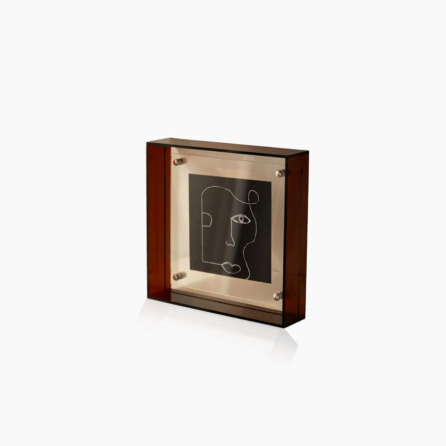 FrameGlow - Classic design frame for family portraits and artwork
