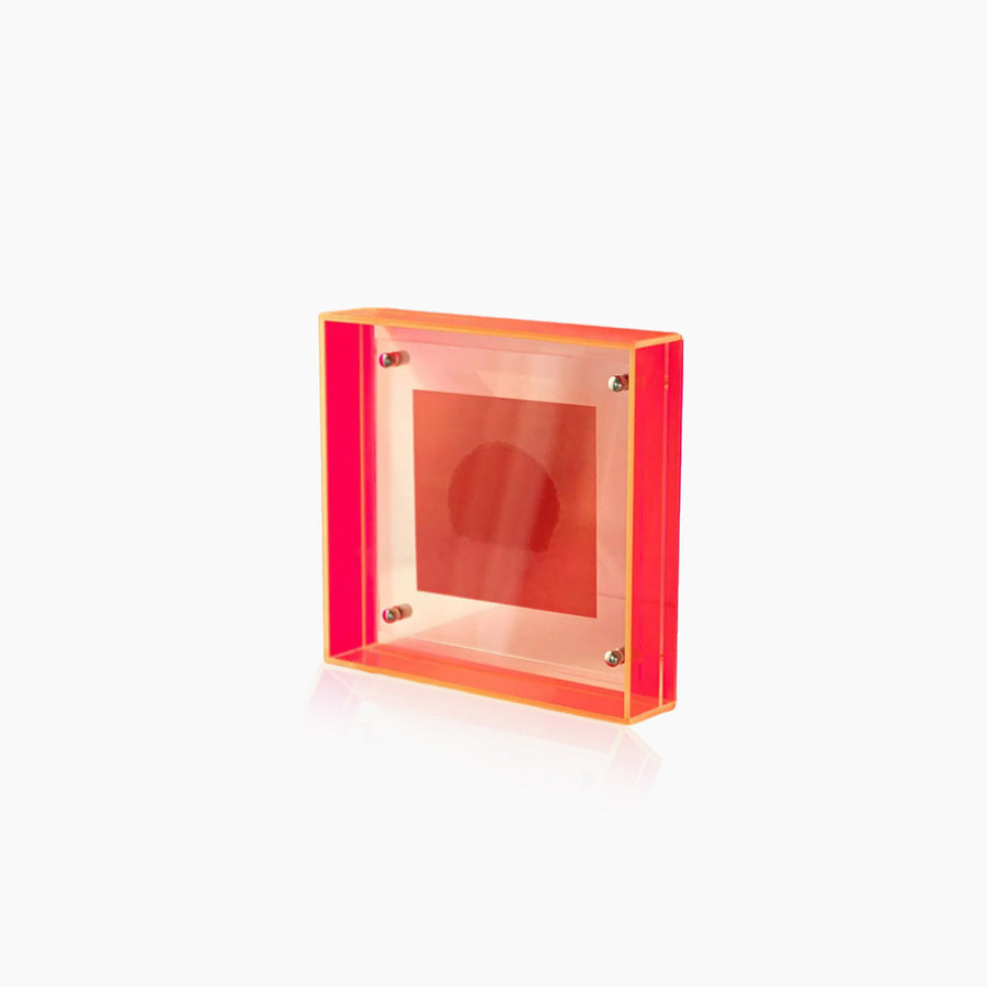 FrameGlow - Classic design frame for family portraits and artwork