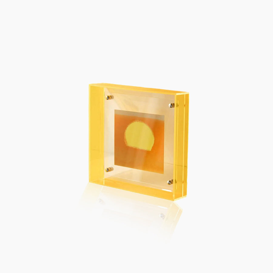 FrameGlow - Classic design frame for family portraits and artwork