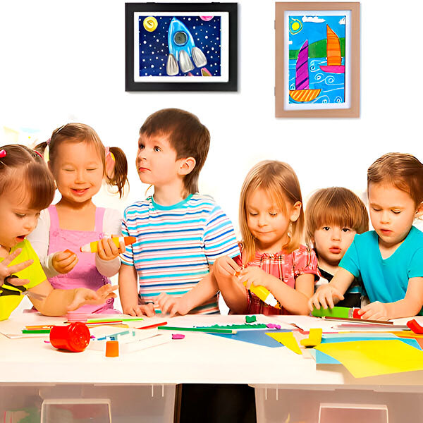 ArtShow - Stylish frame for preserving and displaying children's artwork
