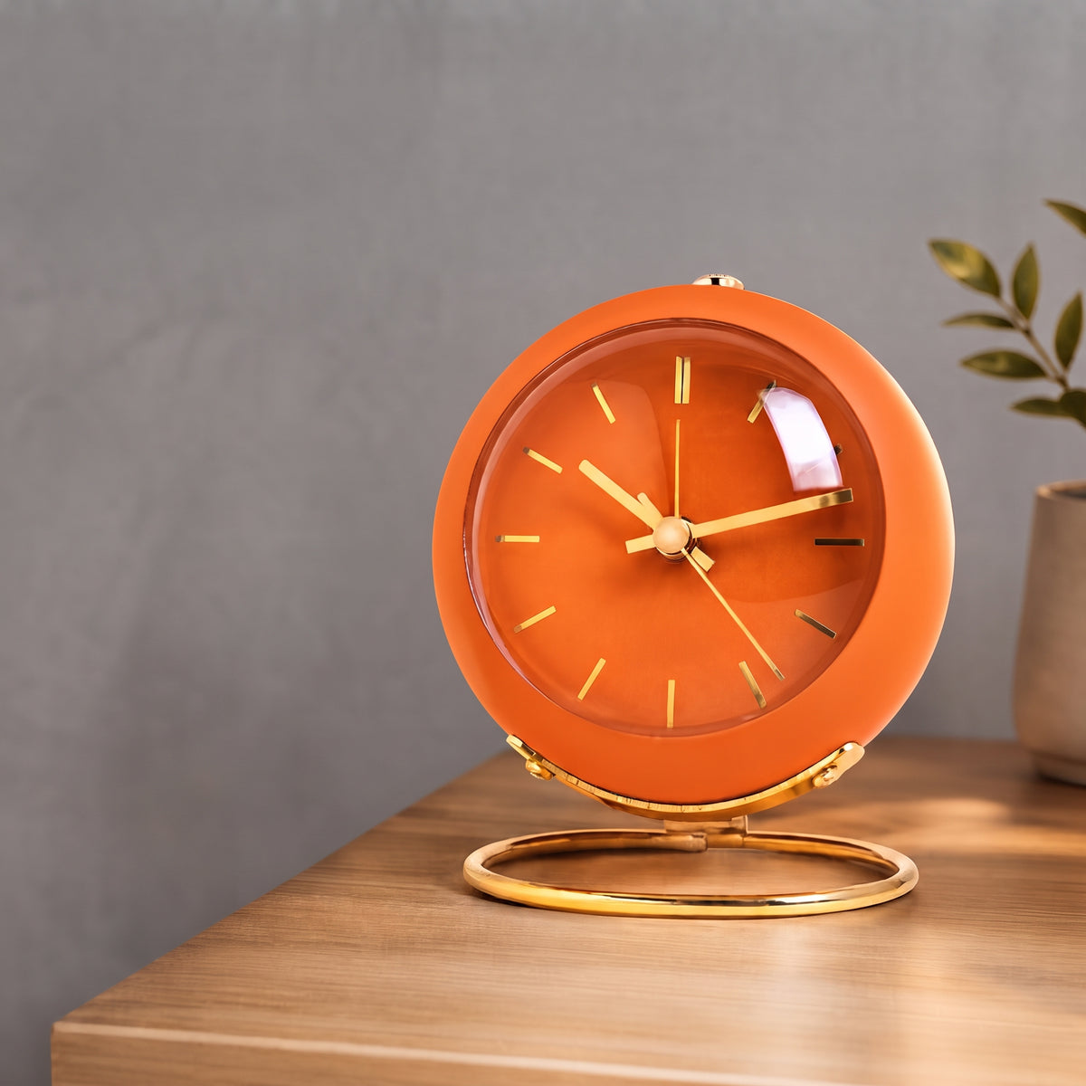 Dialume - Analog Table Clock With Silent Operation And Luminous Hands