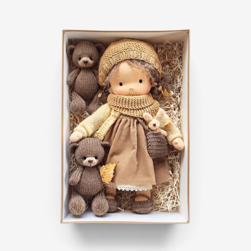 WillowCraft – Păpușă Waldorf lucrată manual, din materiale naturale și moi