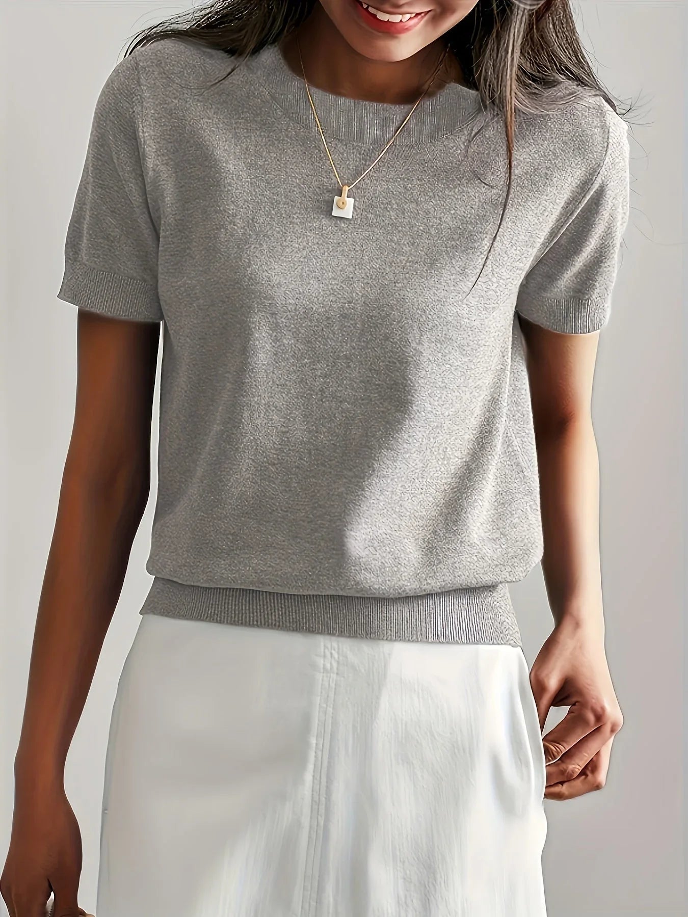 Luvora - Elegante maglione con maniche corte e scollo rotondo