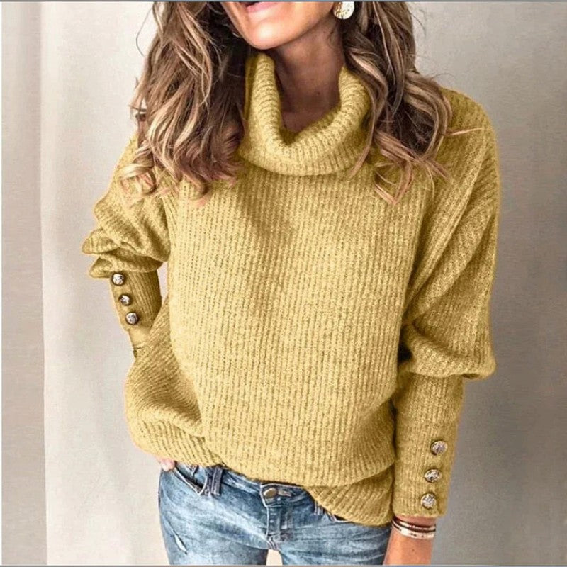 ButtonKnit - Damski sweter z golfem i ozdobnymi guzikami na rękawach