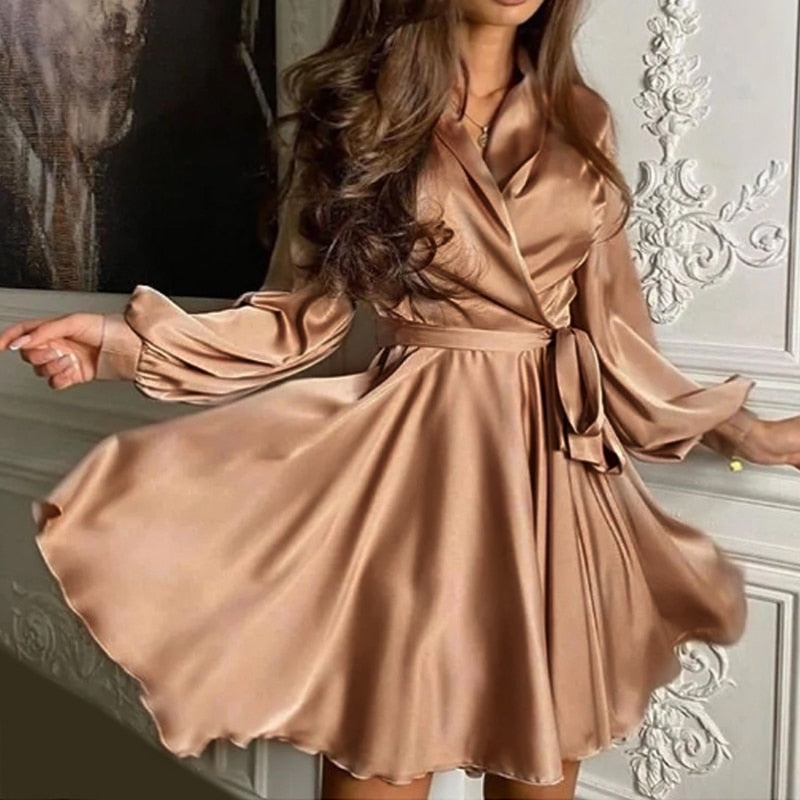 Sascha - Feminine satin dress with perfect above-the-knee cut