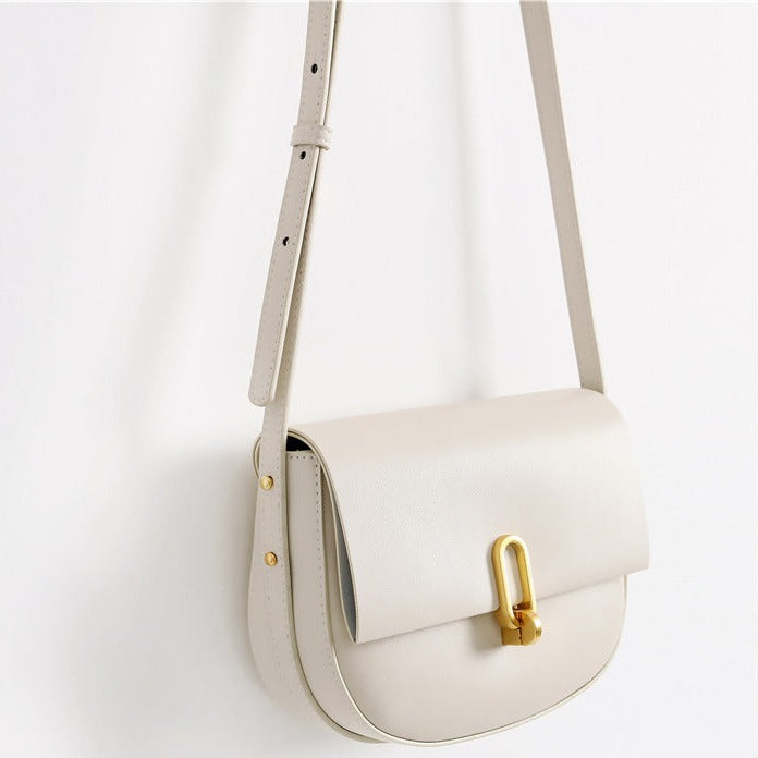 Faye - Chic handbag with flap closure and adjustable strap