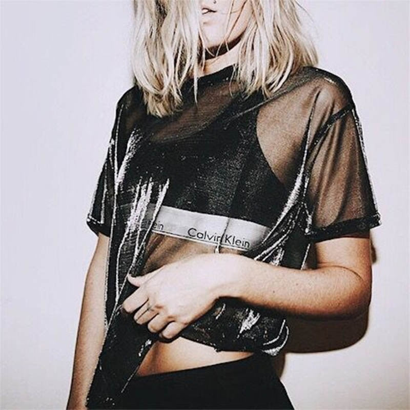Harper – Elegant sheer top with short sleeves and relaxed fit