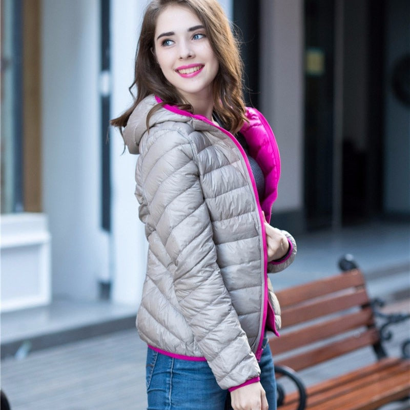 Rena – Giacca imbottita leggera con cappuccio, chiusura frontale con zip e design isolante