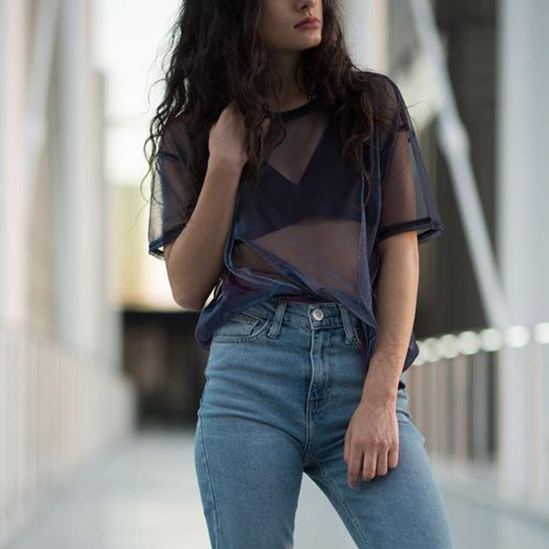 Harper – Elegant sheer top with short sleeves and relaxed fit