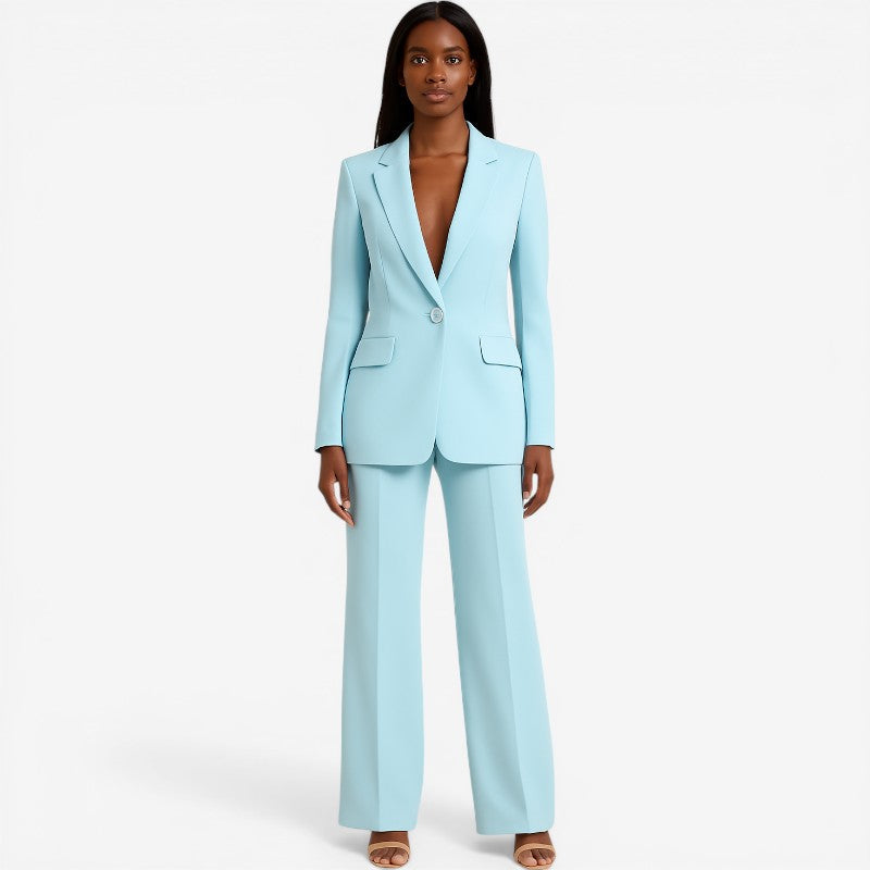 Completo da donna con blazer aderente e pantaloni su misura