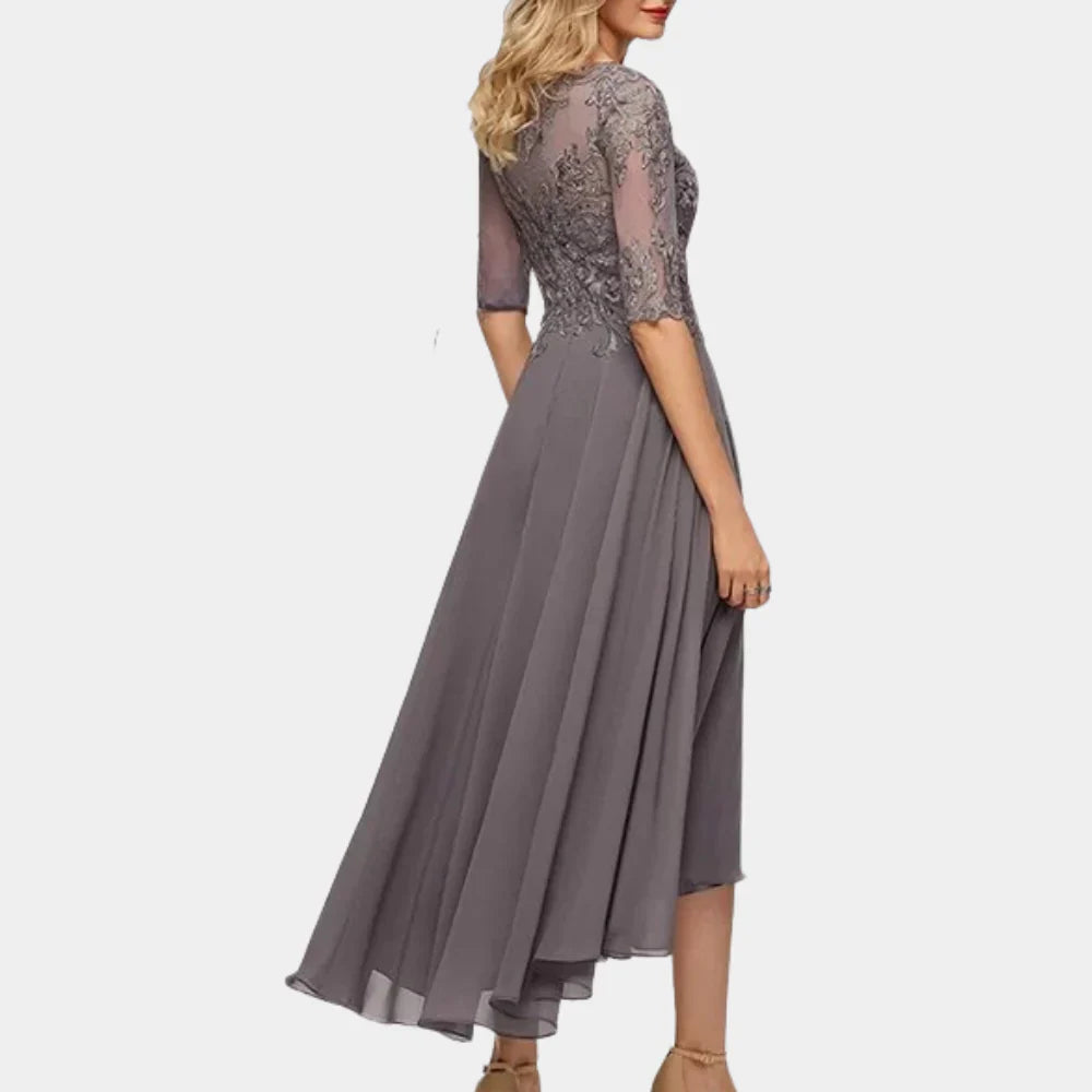 Bela– Rochie elegantă cu mâneci trei sferturi, detalii din dantelă și fustă fluidă