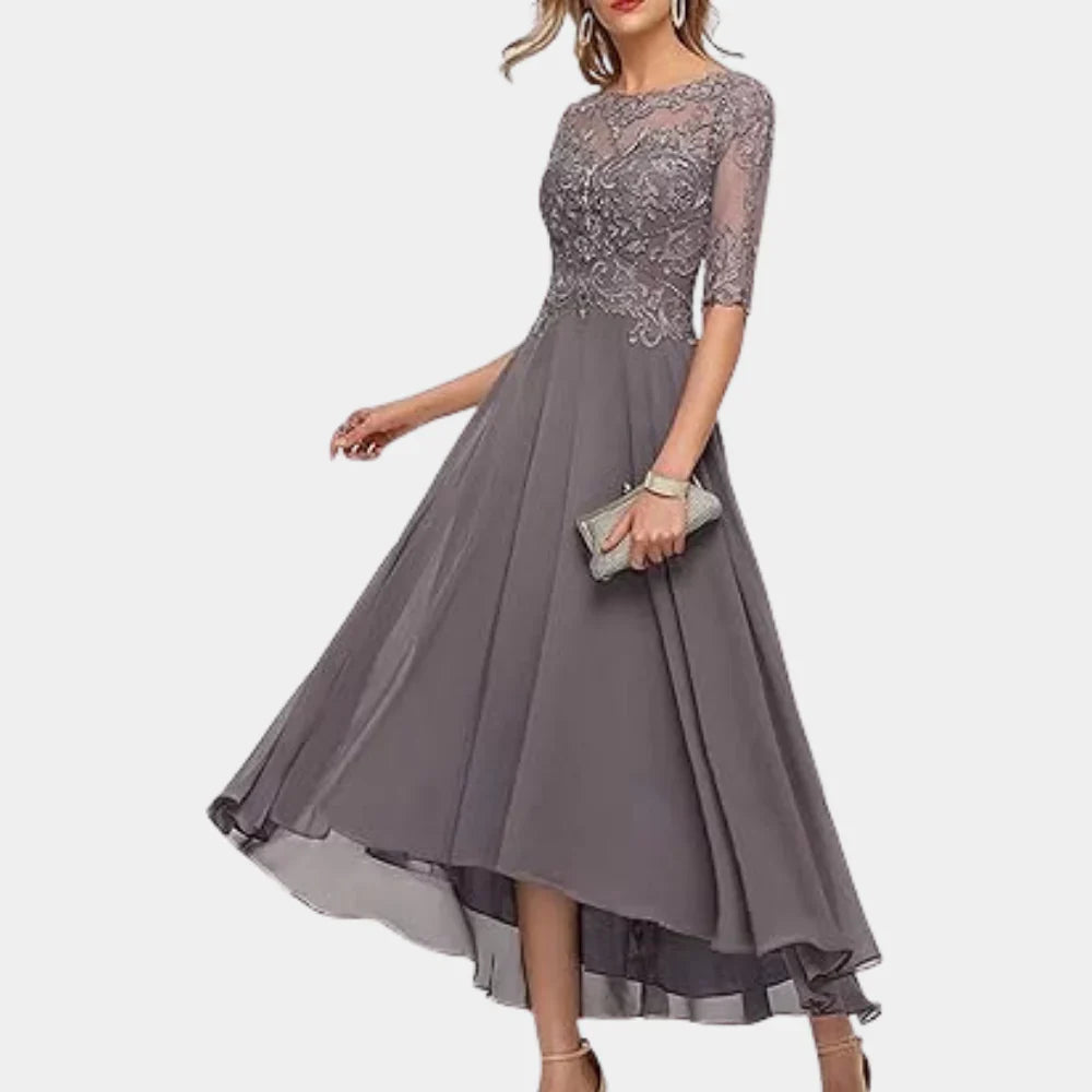 Bela– Rochie elegantă cu mâneci trei sferturi, detalii din dantelă și fustă fluidă